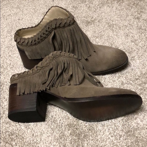 Soho Cobbler taupe fringe mules - size 8 (NWB) - Picture 3 of 4
